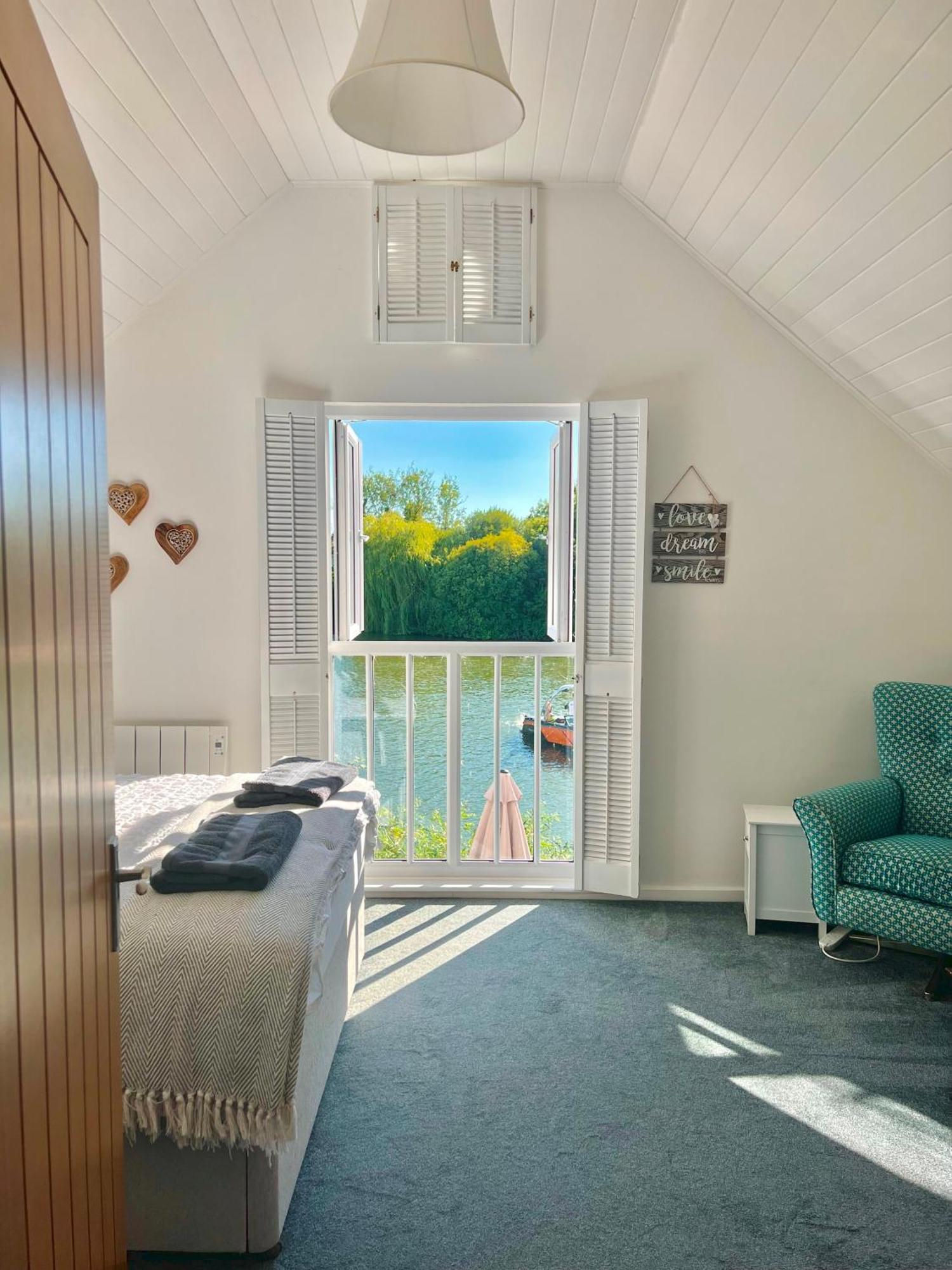 Nola Lodge Cirencester Extérieur photo